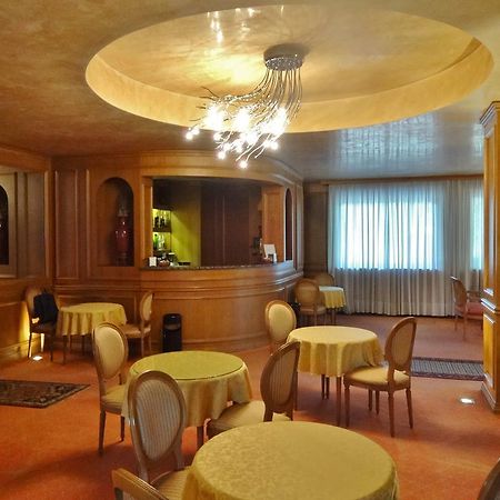 Hotel Pagoda Legnano Bagian luar foto